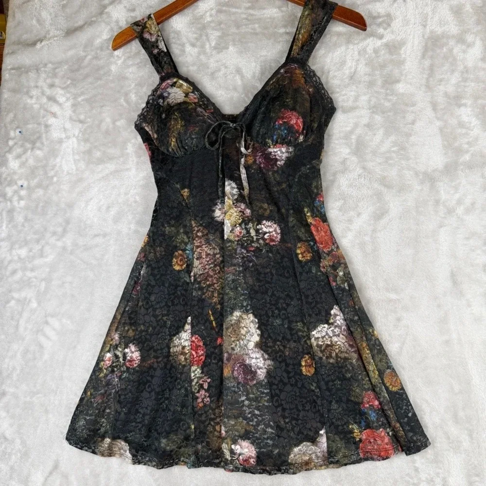 Romantic Boho Y2K Floral Lace Mini Dress‎ Black V-Neck Tie Front Fit - Picture 5 of 8